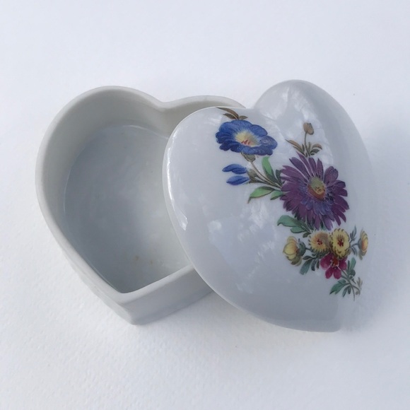 Liette International Heart Shaped Box - Picture 2 of 8